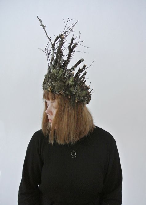 twigs / headpiece / crown - @astridbjorklund Nature Headpiece, Stick Crown, Tree Headpiece, Tree Crown, Twig Headpiece, Woodland Crown Diy, Forest Crown Diy, Twig Crown Diy, Branch Crown