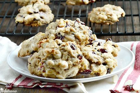 Oatmeal Cranberry Walnut Cookies, Cranberry Walnut Cookies, Xmas Biscuits, Craisin Cookies, Cranberry Oatmeal Cookies, Cranberry Oatmeal, Oatmeal Cranberry Cookies, Baking Power, Classic Cookies Recipes