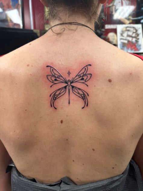 Fairy Core Tattoo Ideas, Dragon Fly Chest Tattoo, Dragon Fly Back Tattoo, Fairy Core Tattoos, Dragon Fly Tattoo, Finger Tattoos Words, Tattoo Fairy, Fly Tattoo, Dainty Tattoo