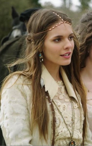 Lady Kenna - Reign "Pilot" Reign Kenna, Reign Hair, Kenna Reign, Lady Kenna, Caitlin Stasey, Reign Fashion, Reign Dresses, The Dictator, Princess Clothes