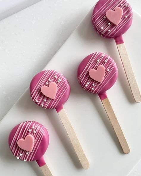 Wine Cake Pops, Flat Cake Pops, Unique Cake Pops, Flat Cake, Oreo Cake Pops, Strawberry Ideas, Chocolate Covered Desserts, Valentines Treats, Cake Pop Designs