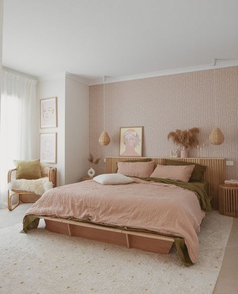 I LOVE LINEN on Instagram: “Loving this Olive & Clay French linen Bedding combination captured in the home of @thefrenchfolk. Build your signature bedding combination…” Beige And Pink Bedroom Ideas, Beige Pink Bedroom, Pink Beige Bedroom, Neutral Pink Bedroom, Soft Pink Bedroom Ideas, Pink And Beige Bedroom, Soft Pink Bedroom, Simple Beds, Earthy Pink