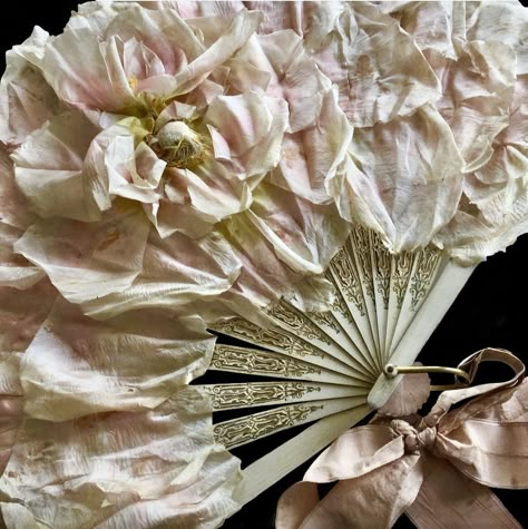 Effie Trinket, Ancient Dress, Antique Fans, Rococo Fashion, Valentines Roses, Folding Fan, Hand Fans, Fashion Project, Rose Cottage