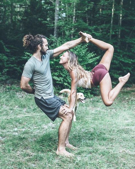 Diy Yoga Mat, Couple Yoga, Couples Yoga Poses, Photo Yoga, Acro Yoga Poses, Partner Yoga Poses, Yoga Nature, Couples Yoga, Yoga Movement