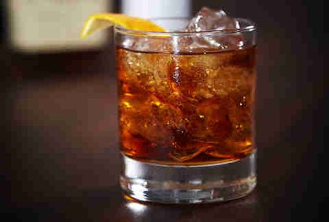 Old Fashioned cocktail Whiskey Drinks Easy, Scotch Whiskey Drinks, Scotch Whiskey Cocktails, Whiskey Mixed Drinks, Whiskey Drinks Simple, Best Whiskey Cocktails, Whiskey Cocktails Easy, Whiskey Drinks Recipes, Easy Mixed Drinks