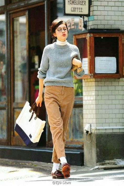 Diane Keaton, Look Retro, Mode Casual, Looks Street Style, How To Knit, Gray Sweater, Moda Vintage, Mode Inspo, Tomboy Fashion