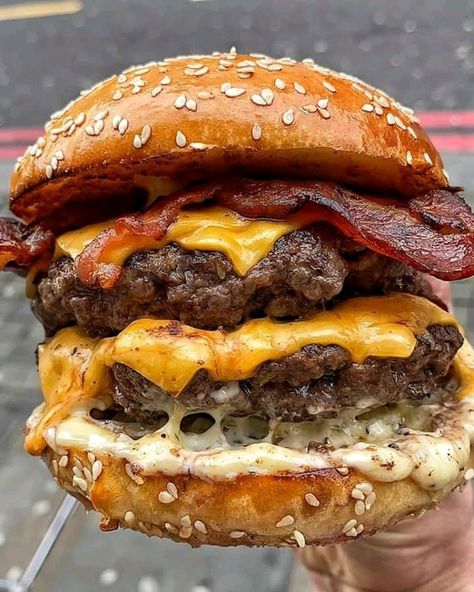 Food Babe, Delicacy Food, Food Therapy, Bacon Cheeseburger, Yummy Comfort Food, Delicious Snacks Recipes, Food Recepie, Food Goals, Comfort Foods