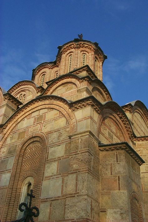 Gracanica Monastery, Sacral Architecture, Catholic Altar, Byzantine Architecture, Architectural History, Church Pictures, Nice Places, Byzantine Empire, Orthodox Icons