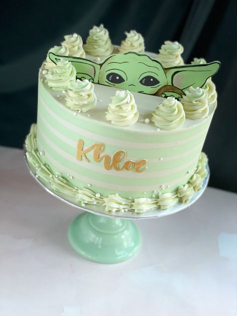 Grogu Birthday Cake Ideas, Babyyoda Birthday Party, Easy Grogu Cake, Yoda Smash Cake, Girls Star Wars Cake, Baby Yoda Smash Cake, Decoracion Baby Yoda, Baby Yoda Birthday Party Ideas Girl, Baby Yoda Cake Ideas