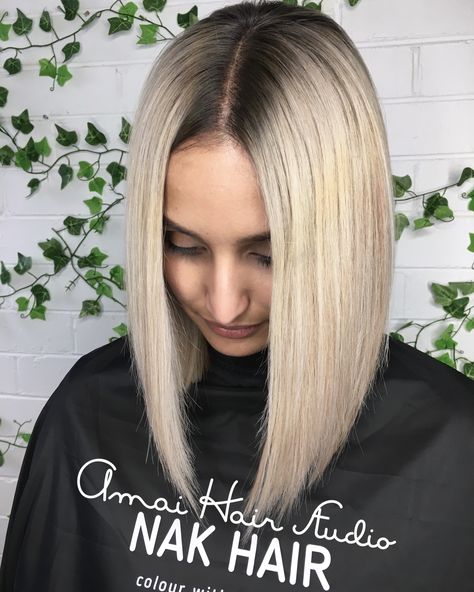 Platinum blonde hair with an ash shadow root on natural black hair. Amai hair studio Blonde Hair With Dark Root Smudge, Blond Hair With Black Roots, Blonde Roots Black Hair, Black Hair With Blonde Roots, Kenma Hair, Root Blend, Blonde With Dark, Bday Hair, Blonde Hair With Roots