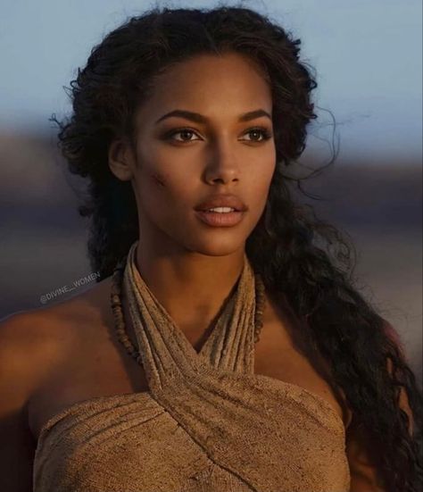 Black Native Americans, Black Female Character Inspiration, Kylie Bunbury, Divine Women, Arabic Women, Egyptian Women, Donnie Darko, Portrait Inspiration, Interesting Faces