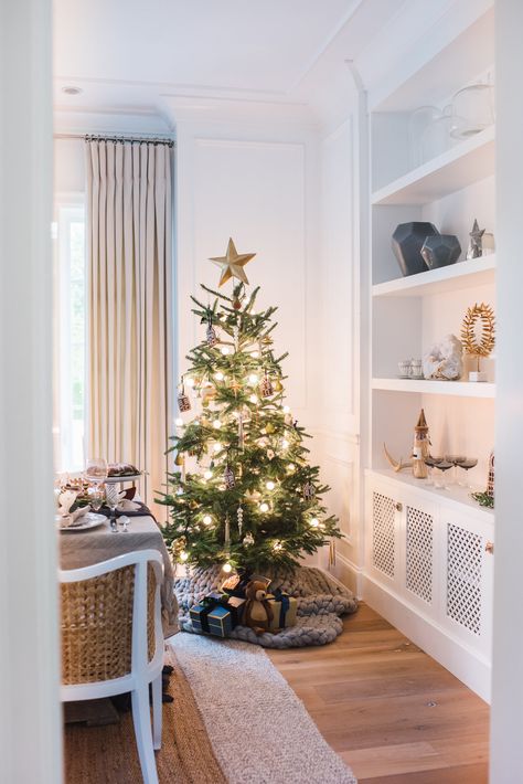 Our Christmas Style at Home spread! | Henley Wool Throw via Serena & Lily | Image via Monika Hibbs Serena And Lily Christmas, Christmas Spread, Monika Hibbs, Silver Christmas Decorations, Christmas Mantle, Serena And Lily, Natural Christmas, Christmas Style, Home Magazine