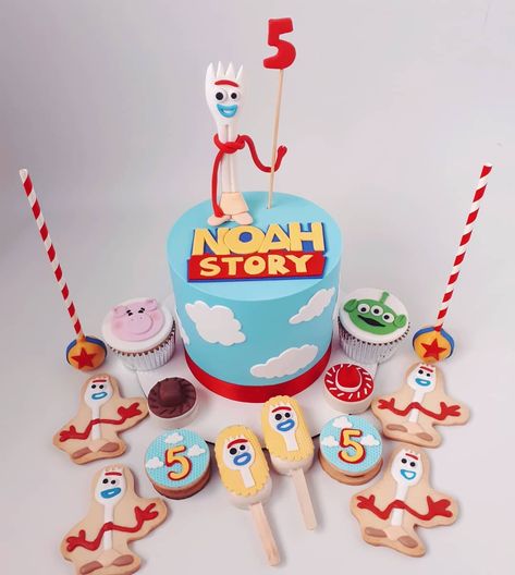 Noah Story, Toy Story Birthday Cake, Story Birthday, Party Box, Toy Story Birthday, Toy Story Party, Candy Table, Party Pack, Buzz Lightyear