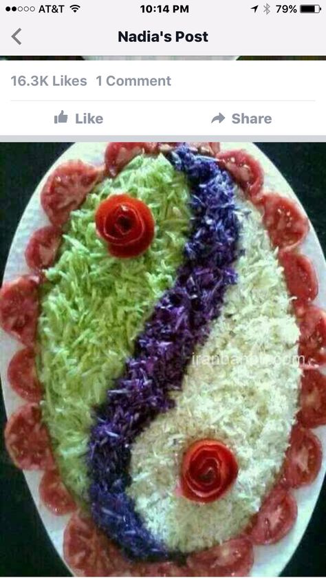 Vegetable arrangement Salad Decoration Ideas, Salad Design, Food Garnish, Decorações Com Comidas, Amazing Food Decoration, Creative Food Art, Vegetable Carving, Food Carving, Veggie Tray