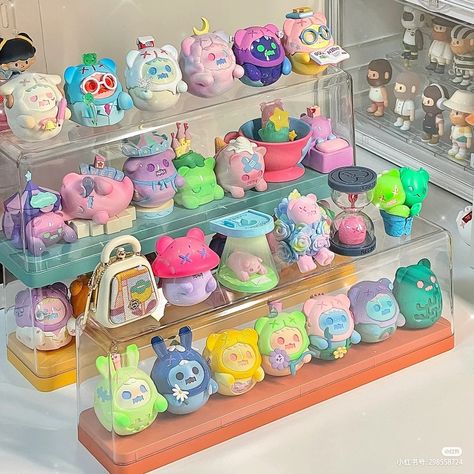 Pop Mart Collection Display, Blind Box Display Ideas, Pop Mart Figures Aesthetic, Blind Boxes Aesthetic, Blind Box Figure Display, Ghost Bear, Art Toy Blind Box, Toy Art, Art Toys Design