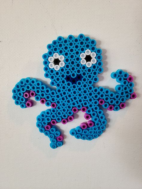 Bead Octopus, Melty Bead Designs, Melt Beads Patterns, Heart Craft, Easy Perler Beads Ideas, Beads Patterns, Tiny Cross Stitch, Hama Beads Design, Diy Perler Bead Crafts