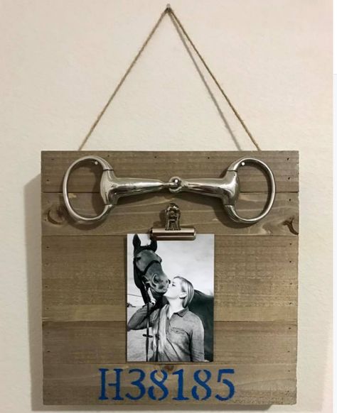 Horse Decor Ideas, Horse Shadow Box, Horse Memory, Horse Room Decor, Horse Bedroom, Horse Room, Horse Memorial, Snaffle Bit, Horseshoe Crafts