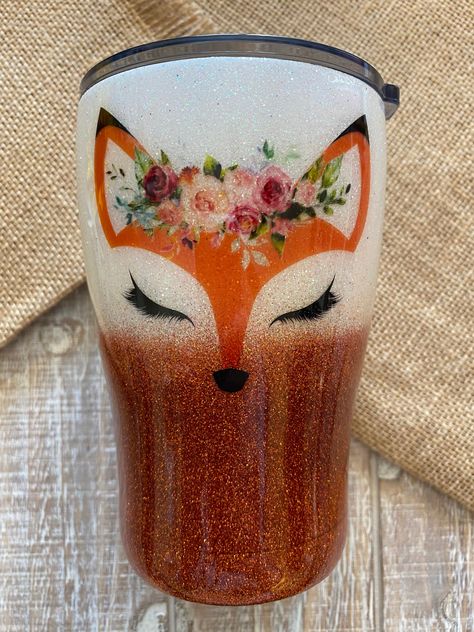 Fox tumbler, made with custom glitters and waterslides! Beautiful orange holographic glitter is used to make this tumbler. Comes in 12/20/22/30 oz HOGG travel tumbler. Comes with lid, and reusable straw. Sealed with FDA approved epoxy.  Tumblers shown in pictures is a 12oz modern curve.  Just like every homemade and custom tumbler, each one will be slightly different, but all amazing! *price includes shipping* Do not put in dishwasher, hand wash only, do not soak, do not leave in extreme heat, d Fox Tumbler Ideas, Fox Tumbler, Yeti Cups, Resin Tumblers, Epoxy Tumblers, Yeti Cup, Star Fox, Tumbler Cups Diy, Tumbler Ideas