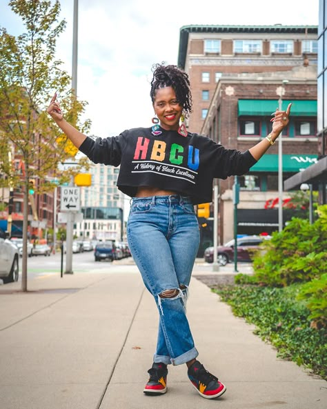 HBCU Homecoming looks are still poppin’ and I’m out here reppin’ in this DIY cropped HBCU sweatshirt 🔥 Paired with distressed denim and kicks to match, we’re keeping it cute, comfy, and all about Black excellence! 💯 This look is perfect for GAME DAY! Tap into my stories for the full details! 🏃🏾‍♀️ 📸 @throughdemis_.lens Earrings: @31and13 #hbcuhomecoming #hbcu Homecoming Looks, Hbcu Homecoming, Mama Style, Cute Comfy, Black Excellence, Casual Work, Playing Dress Up, Work Casual, What I Want