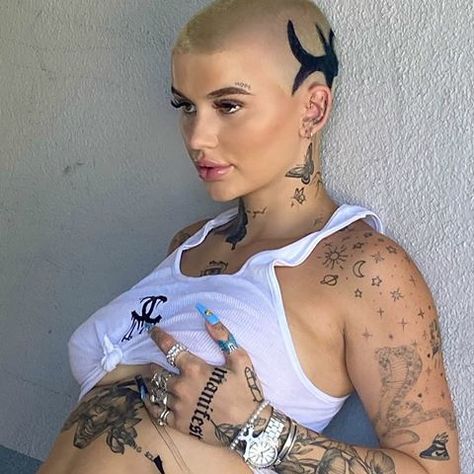 Coco blake (@splashofcoco) • Instagram photos and videos Women Shaved Head, Best Haircuts For Women, Shaved Head Women, Bald Girl, Best Haircuts, Bald Women, Shaved Head, Haircuts For Women, Buzz Cut