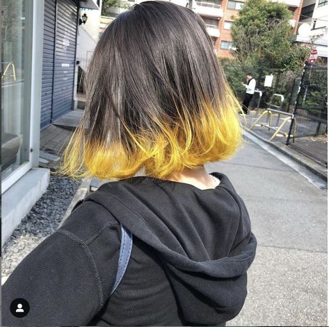 Yellow And Black Hair, Hair Dye Tips, Short Grunge Hair, Hair Color Streaks, Hair Streaks, Boring Hair, Short Hair Color, Penteado Cabelo Curto, Yellow Hair