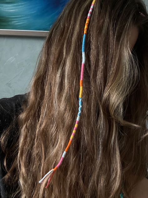 Hair Wrap Inspo Summer, Hair Warps Ideas, Hair Wrap Ideas Summer, Hair Wrap Inspo Colors, Hair Raps Ideas Summer, Hair Raps Colors, Hair Wraps Thread Color Ideas, Hair Raps Ideas, Hair String Wrap Braids