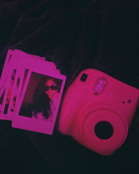 Polaroid flicks >>> Baddie Polaroid Pictures, Pink Polaroid Camera, Pink Polaroid, Suite Ideas, Pink Filter, Glo Up, Polaroid Pictures, Polaroid Photos, Photo Backgrounds