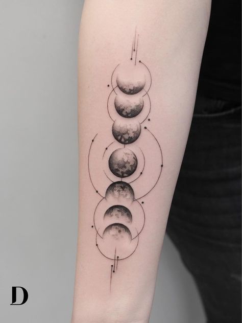 Cosmos Tattoos, Lunar Tattoo, Moon Cycle Tattoo, Cosmos Tattoo, Moon Phases Tattoo, Moon Tattoo Designs, Tattoos Geometric, Hand Poked Tattoo, Парные Тату