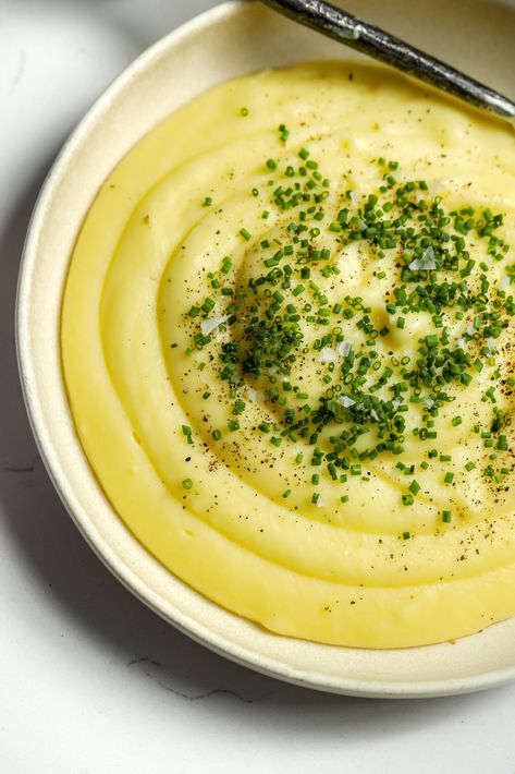 French Potato Puree French Mashed Potatoes Recipe, Pureed Potatoes, Chateaubriand Recipe, French Mashed Potatoes, Accordion Potato, Holiday Soups, Potato Galette, French Potatoes, Small Bites Appetizers