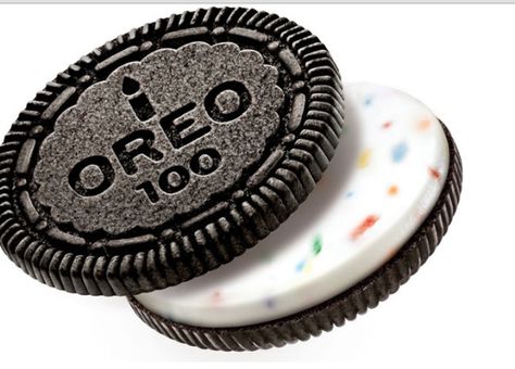 Top 10 Strange, Rare and Unusual Oreos Birthday Cake Oreos, Birthday Cake Oreo, Oreo Birthday Cake, Cake Oreo, Anniversary Cookies, Happy 100th Birthday, Birthday Cake Flavors, Cookie Ball, Birthday Cake Chocolate