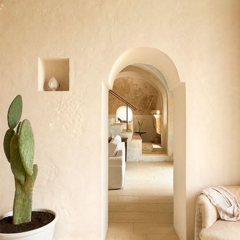 Critabianca (Cutrofiano, Puglia) 6 Verified Reviews | Tablet Hotels Rustic Italian Home Decor, Rustic Italian Home, Castle Interior, Italian Farmhouse, Stone Farmhouse, Country House Hotels, Italian Interior, Rustic Italian, Salon Suites