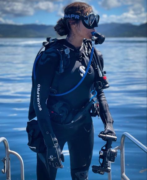 Diving Regulators, Ocean Diving, Scuba Diver Girls, Gas Mask Girl, Diving Board, Scuba Diving Gear, Scuba Gear, Scuba Girl, Diving Gear