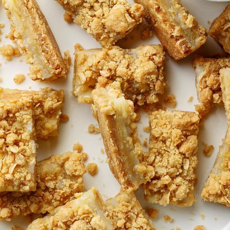 Apple Crumb Bars Apple Bar Recipes, Apple Crumb Bars, Apple Squares, Apple Square, Best Apple Recipes, Apple Bars, Apple Crumb, Thanksgiving Desserts, Apple Desserts