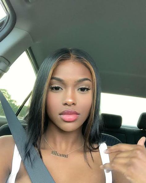 Money Piece Highlights, Bombshell Hair, Shoulder Length Bob, Money Piece, Wavy Bob Hairstyles, Dyed Hair Inspiration, Dyed Natural Hair, Hair Bob, Hair Inspo Color