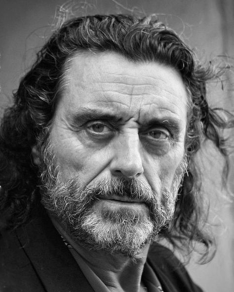 Dynamic Faces, Ian Mcshane, Pencil Sketch Drawing, Black And White Face, Drawing People Faces, Actor Headshots, Old Faces, Female Art Painting, Face Reference