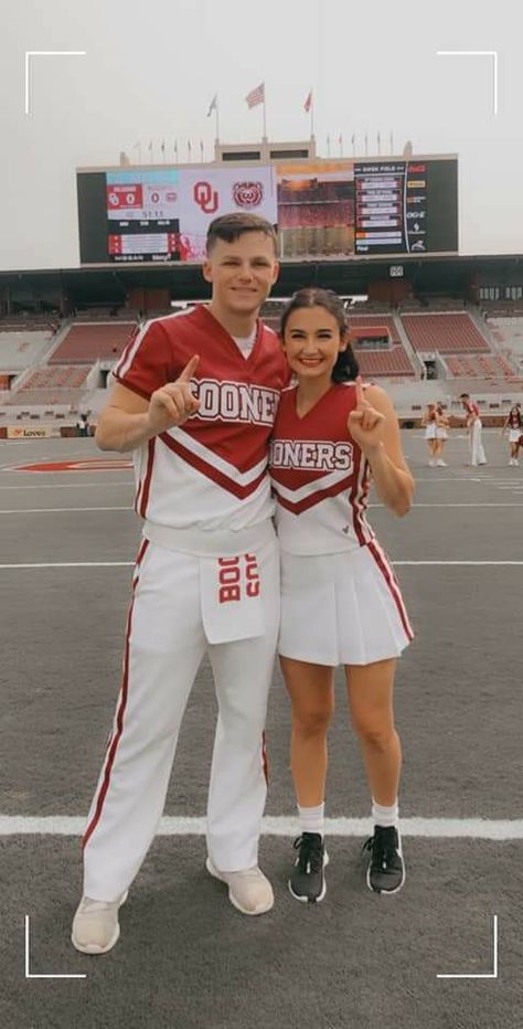 Cheerleader Outfit Ideas, Guy Cheerleader, Seniors 2025, American Cheerleader, Male Cheerleaders, Cheer Costumes, College Cheerleading, Cheer Pics, Cheerleader Costume