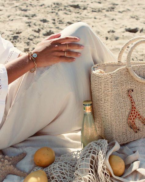 À la on Instagram: “Longing for a beach day like this 🌊☀️ Tap to shop this unique beach bag. Available in more designs. #Àla #alacollection #products #new…” Mediterranean Photos, Product Moodboard, Bali Photoshoot, Beach Shooting, Graf Lantz, Tap To, Shoe Pics, Photography Bags, Dagne Dover