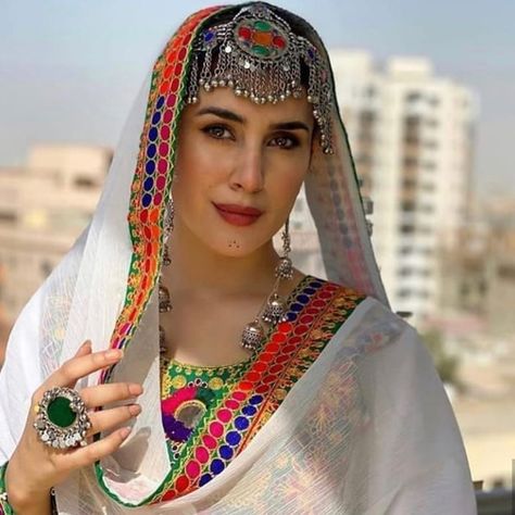 Kubra Khan’s favorite Matha Patti restocked for Eid, grab a piece before 20 May. Niqab Eyes, Kubra Khan, Hana Tajima, Deep Eyes, Hina Altaf, Iraqi People, Matha Patti, Afghan Girl, Arabian Beauty Women