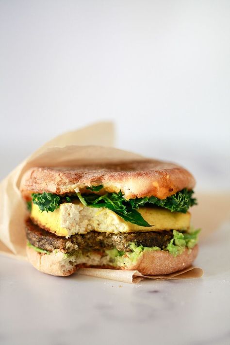 Vegan Breakfast Sandwich, Vegan Week, High Protein Vegan Breakfast, Easy Vegan Breakfast, Best Vegan Breakfast, Vegan Sandwich Recipes, Vegan Breakfasts, Vegan Breakfast Easy, Vegan Mexican Recipes