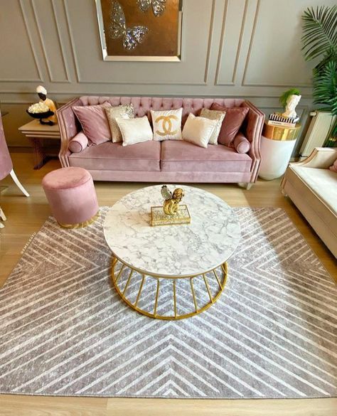 Rose Gold Living Room Decor Ideas, Rose Gold Sofa, Blush Living Room Decor, Living Room 2022, Pink Sofa Living Room, Makeover Living Room, Design Living Room Ideas, Theme House, Room Ideas Living Room