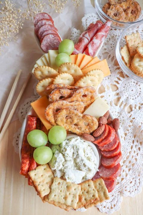 Easter Bunny Charcuterie Board Bunny Board Food, Easter Cookie Charcuterie Board, Charcuterie Board Picky Eater, Easter Egg Shaped Charcuterie Board, Bunny Charcuterie Board, Bunny Charcuterie, Easter Meat And Cheese Charcuterie Board, Spring Charcuterie Board, Spring Charcuterie