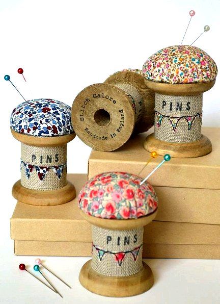 Wooden Spool Crafts, Spool Crafts, Freehand Machine Embroidery, Pin Cushions Patterns, Wood Spool, Wooden Spool, Hungarian Embroidery, Free Motion Embroidery, Wooden Spools