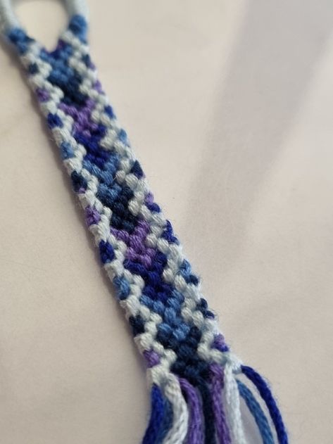 Friendship bracelet Blue Embroidery Bracelets, Blue And Purple Friendship Bracelet, Purple Friendship Bracelet, Friendship Embroidery, Bracelet Loop, Book Embroidery, Embroidery Bracelet, Embroidery Floss Bracelets, Floss Bracelets