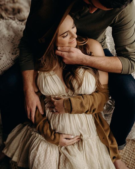 Jesse Salter Photography, Gender Reveal Photo Shoot, Maternity Photography Family, Studio Maternity Photos, Outdoor Maternity Photos, Couple Pregnancy Photoshoot, Maternity Photoshoot Outfits, Maternity Photography Couples, Maternity Photoshoot Poses