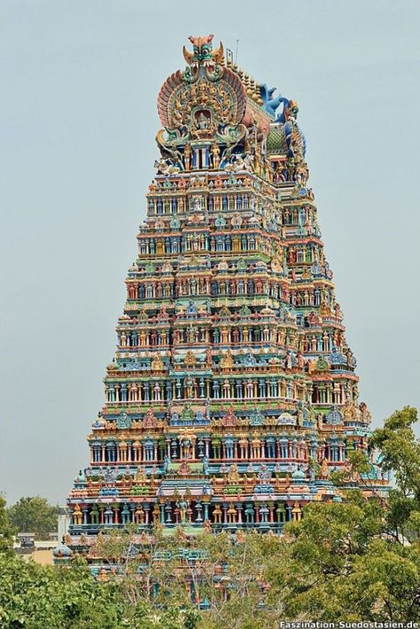 Minakshi Temple Madurai, Minakshi Temple, Meenakshi Temple, Great Vacation Spots, India Travel Places, Temple India, Indian Temple Architecture, Ancient Indian Architecture, Temple Architecture