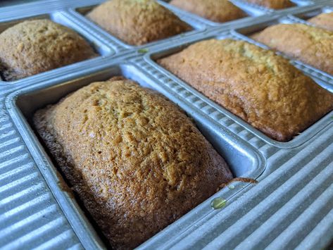 Banana Bread Mini Loaves Mini Pumpkin Bread Loaves, Mini Loaf Banana Bread Recipe, Banana Bread Mini Loaves, Pumpkin Bread Loaves, Mini Banana Bread Recipe, Mini Pumpkin Bread, Bisquick Banana Bread, Mini Loaf Cakes, Strawberry Muffin Recipes