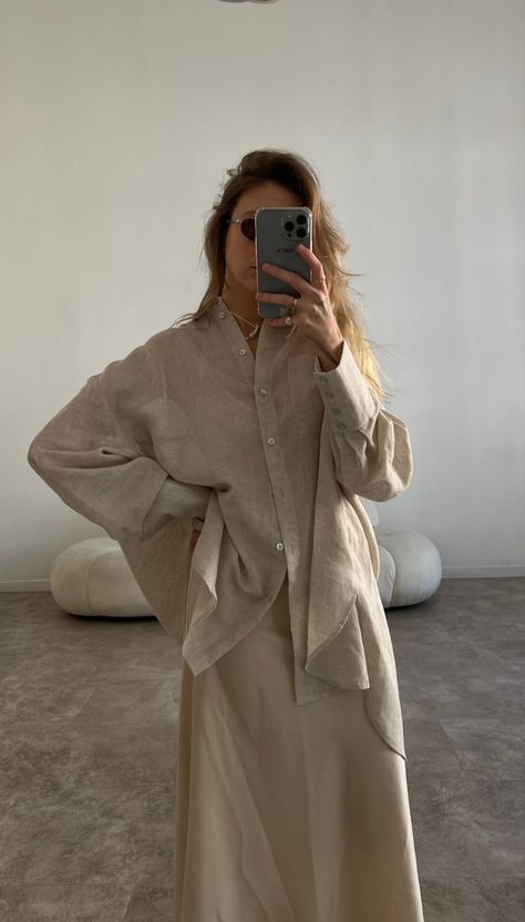 Dress With Outer, Look Beige, Pola Lengan, Linen Style Fashion, Walking Outfits, Simple Look, Effortless Outfit, Muslimah Fashion Outfits, Linen Style