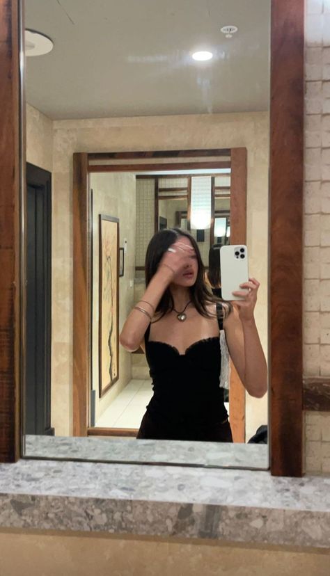 Black Dress Mirror Pic, Sassy Girl Aesthetic, Dress Mirror Pic, Selfi Pose, Poses Dress, Girl Snaps, Anime Dpz, Dress Mirror, Dp Collection