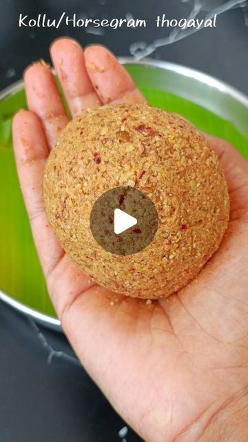 Foodies Roof on Instagram: "Kollu thuvayal ❣️❣️Horsegram Thogayal/chutney❣️ This kollu/horsegram thogayal is a super nutritious dish suits best for hot rice as well as tiffin items. They are very healthy and help in weight loss as well. Make this super easy thogayal within 10 minutes and serve with hot rice and ghee , a heavenly combination. 1. In a pan, add 1 tsp oil, 5 garlic and saute. Add 5-6 red chilli and roast them. 2. Add 1/3 cup raw horsegram/kollu and roast in medium flame till aromatic and there is no raw smell. 3. Once the colour changes, keep in low flame or switch off. Add a piece of tamarind and 1/4 cup coconut. Just mix in the heat.  4. Add to a mixer jar, once cooled and add 1/2 tsp salt(adjust whole eating with rice in case less). Grind to coarse chutney. Add little water Flex Seed, Peanut Chutney, Happy Eating, Indian Food Recipes Vegetarian, Red Chilli, Roasts, Curry Leaves, Ghee, Flax Seed