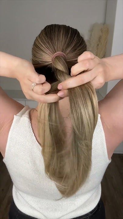 Short Hair Updo Tutorial, Easy Bun Hairstyles For Long Hair, Twisted Hair, Thick Hair Styles Medium, Easy Hairstyles For Thick Hair, Easy Hairdos, Twist Ponytail, Easy Bun, Easy Bun Hairstyles